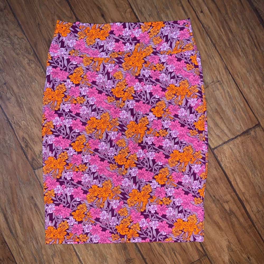 LuLaroe Floral Cassie Skirt-large
